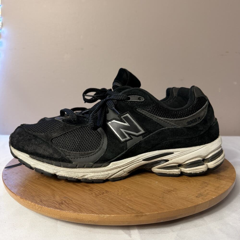 New Balance 2002R Sneakers Men's Size 10.5 Black Suede Mesh Low Top M2002RBK